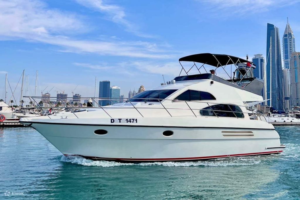 Exploring Dubai's Waters Exclusive Yacht Rental Packages for a Luxurious Maritime Experience Geographical Insights Exploring Dubai's Iconic Landmarks by Sea the-echoproject.com